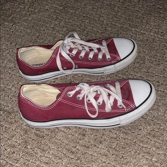 Maroon converse lightly worn - Picture 3 of 5